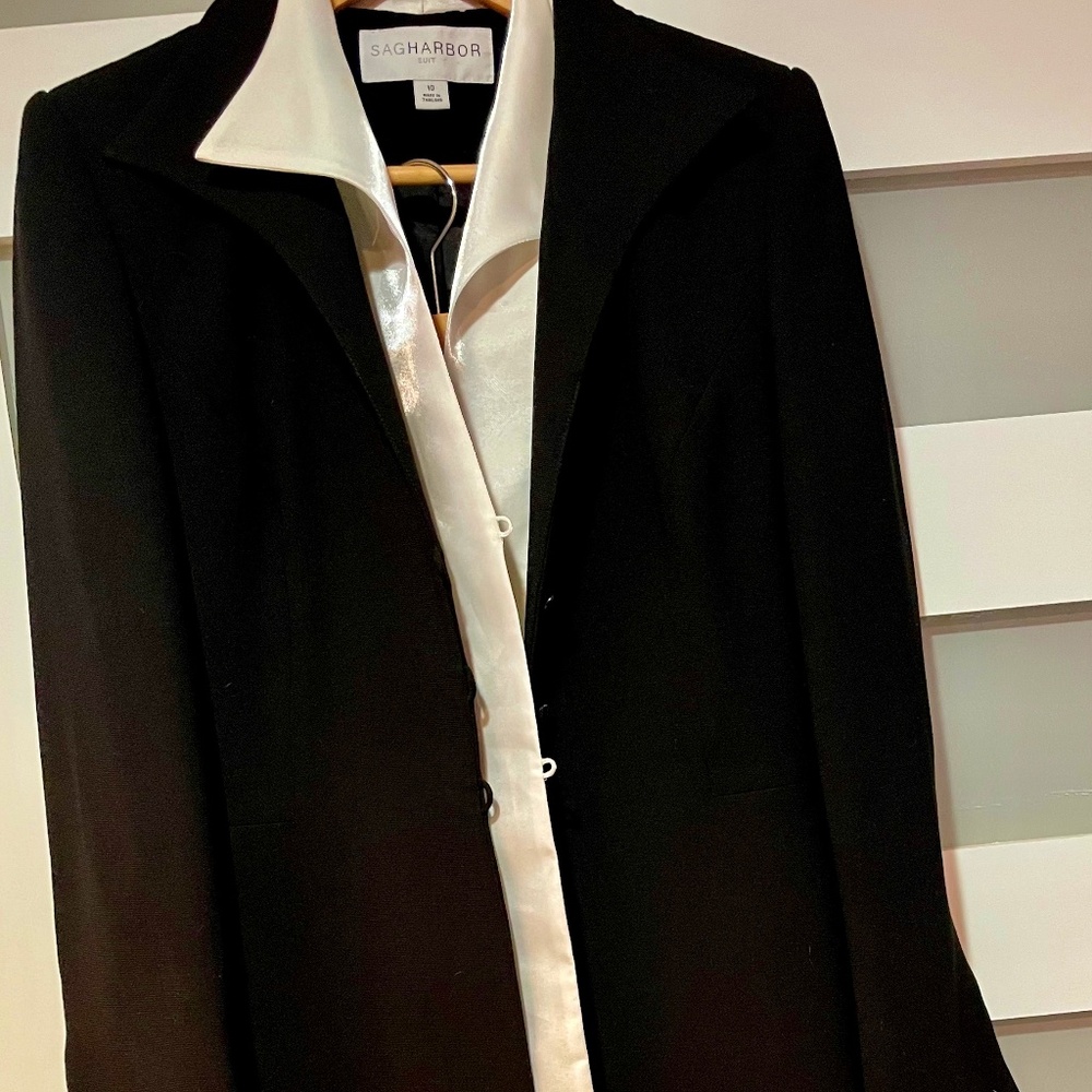 Sag Harbor black and white suit